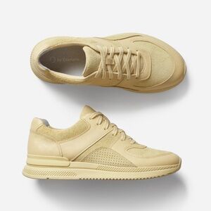 Everlane the trainer sneaker in butter yellow woman’s size 7 gently used comfy!